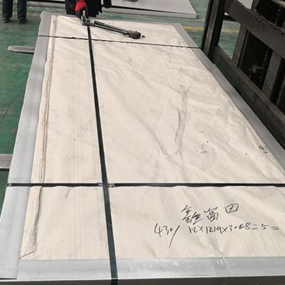 Un buen precio. 304 perforados la placa de acero inoxidable, 2b final Ss 304 cubre el grueso de 5m m en línea