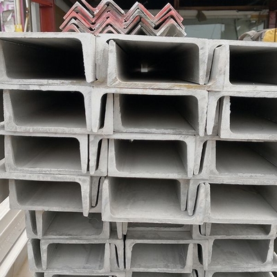 Un buen precio. 304 perfiles decorativos inoxidables retirados a frío del canal de acero 8,0 G/Cc en línea