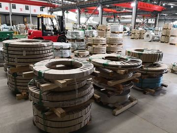 Un buen precio. Anchura inoxidable pulida del acero 439m m 0.8m m de los SS de la bobina de la tira del acero 2.a como Customzied en línea