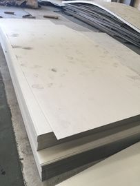 Un buen precio. 1020 el borde laminado en caliente del molino de la chapa 4x8 del acero inoxidable A36 rajó el borde en línea