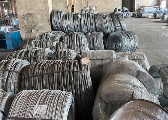 Un buen precio. Alambre de acero galvanizado sumergido caliente de la primavera del carbono 40m m en línea