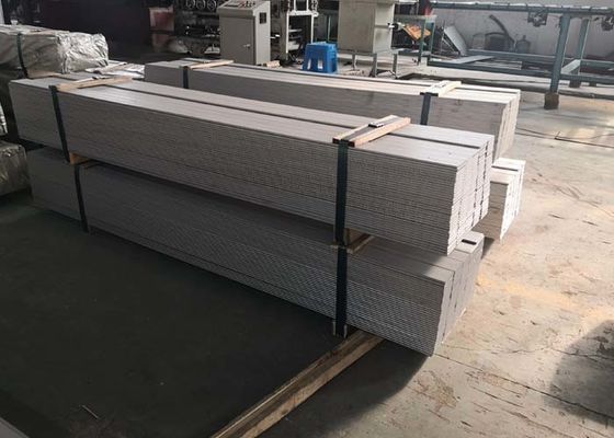 Un buen precio. 317L grueso superficial liso inoxidable laminado en caliente de la hoja de acero 50m m en línea
