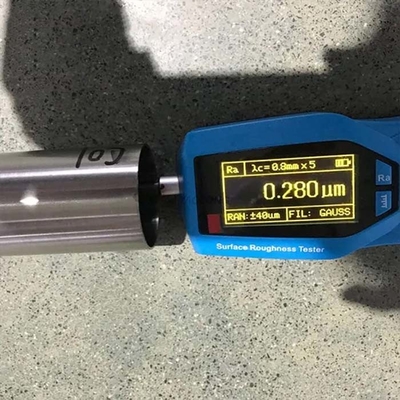 Un buen precio. Tubo soldado con autógena de acero inoxidable inconsútil del soporte del tenedor de la red de mosquito del tubo de 6.0m m en línea